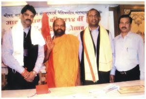 Paribarajak Swami Shri Gyananand Saraswati ji, Shri Arun Bansal and Pt. Jai Prakash Sharma (Lal Dhage wale) with Maharishi Tilak Raj on the birth anniversary of Aaidya Guru Shankracharya ji in Mumbai