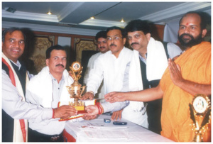 Maharishi Tilak Raj being honored on the birth anniversary of Aaidya Guru Shankracharya ji in Mumbai