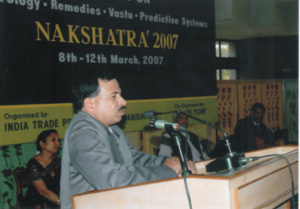 Maharishi Tilak Raj giving speech in Nakshatra 2007 at Pragati Maidan